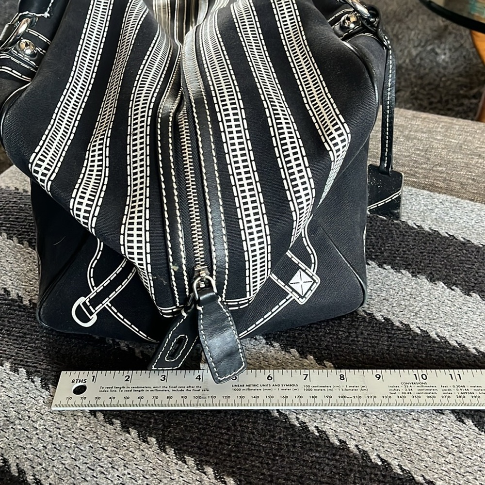Dolce & Gabbana black duffle bag lock and key - Picture 8 of 11